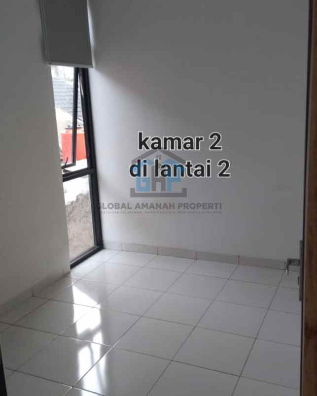 rumah second like new cipageran murah 2 lantai