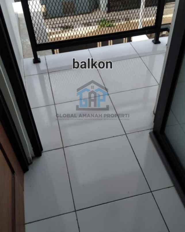 rumah second like new cipageran murah 2 lantai