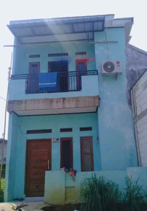 rumah second murah 2 lantai