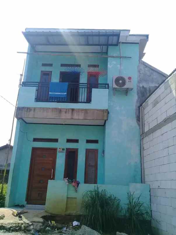 rumah second murah 2 lantai