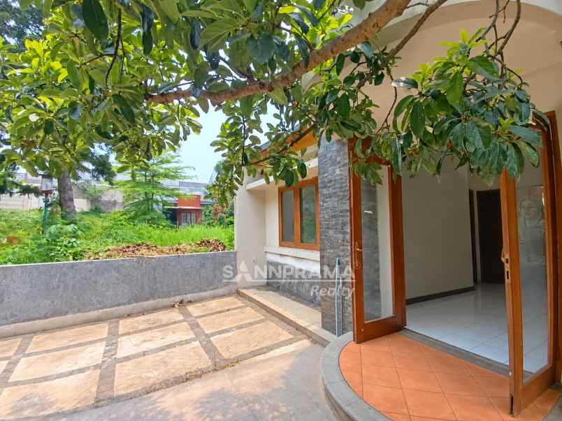 rumah second tanah luas di telaga golf sawangan