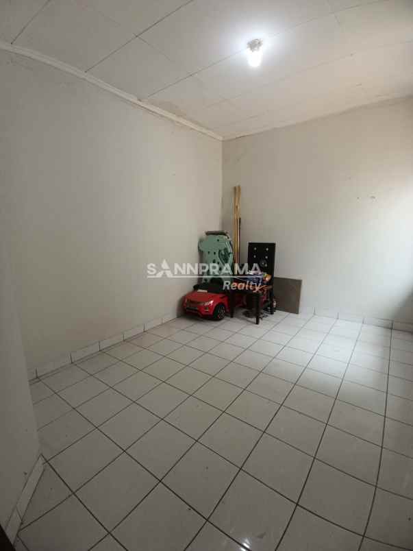 rumah second tanah luas di telaga golf sawangan