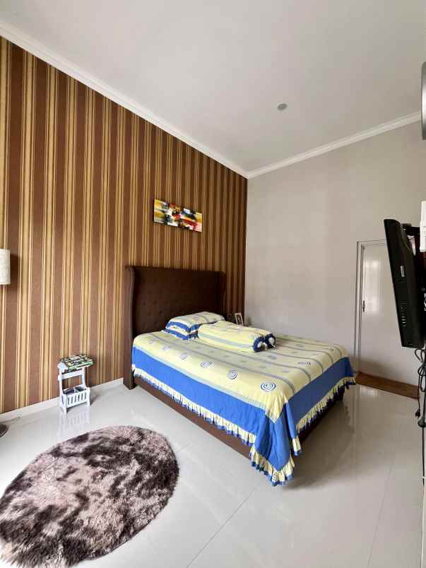 rumah siap huni 2 lantai di saxophone