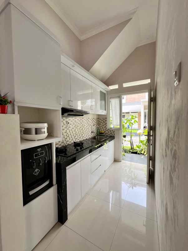 rumah siap huni 2 lantai di saxophone