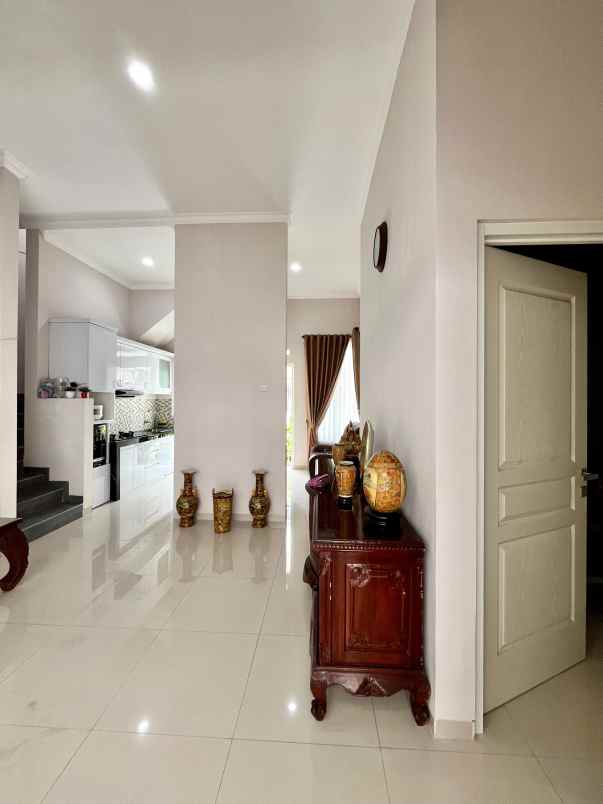 rumah siap huni 2 lantai di saxophone