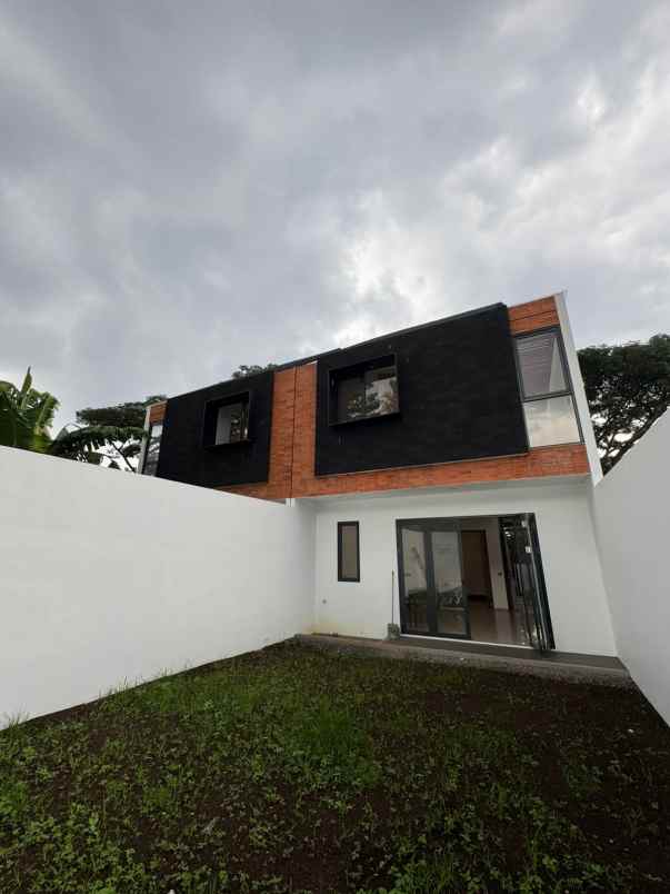 rumah siap huni 2 lantai strategis bebas banjir