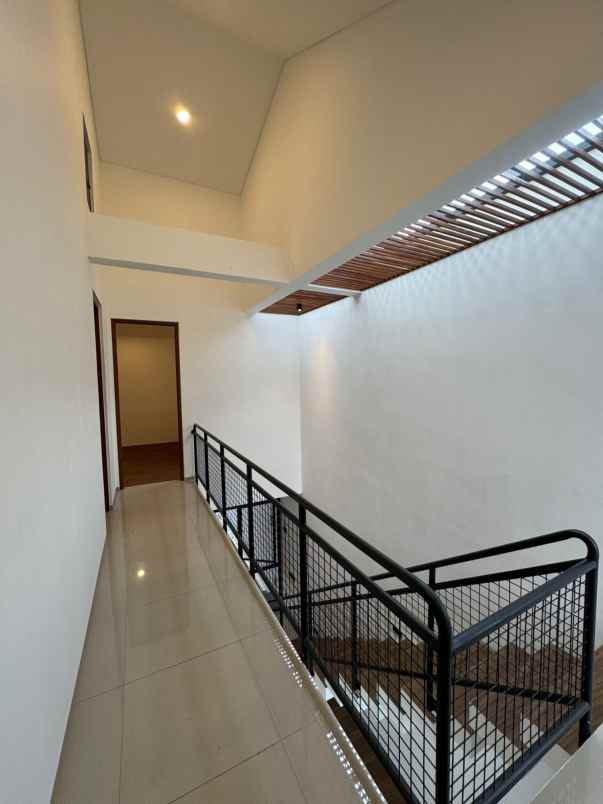 rumah siap huni 2 lantai strategis bebas banjir