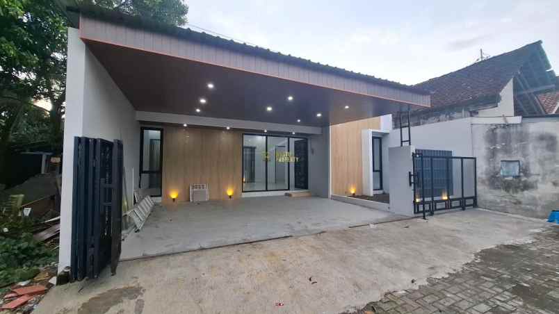 rumah siap huni design modern dekat maguwoharjo sleman