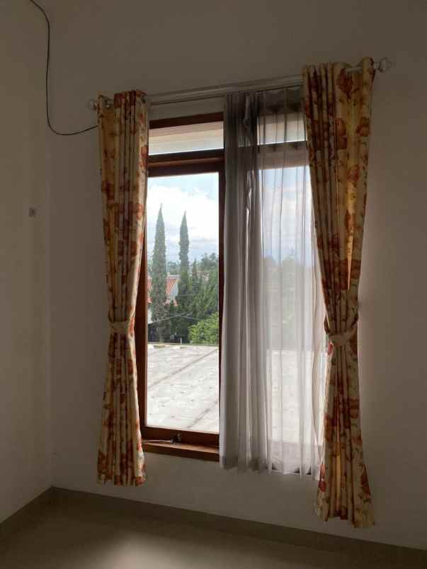 rumah siap huni di komplek arcamanik bandung