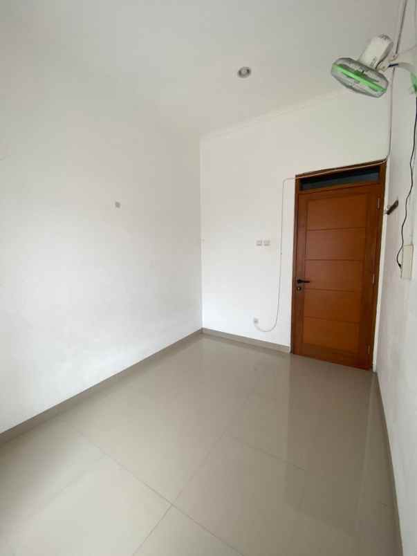 rumah siap huni di komplek arcamanik bandung