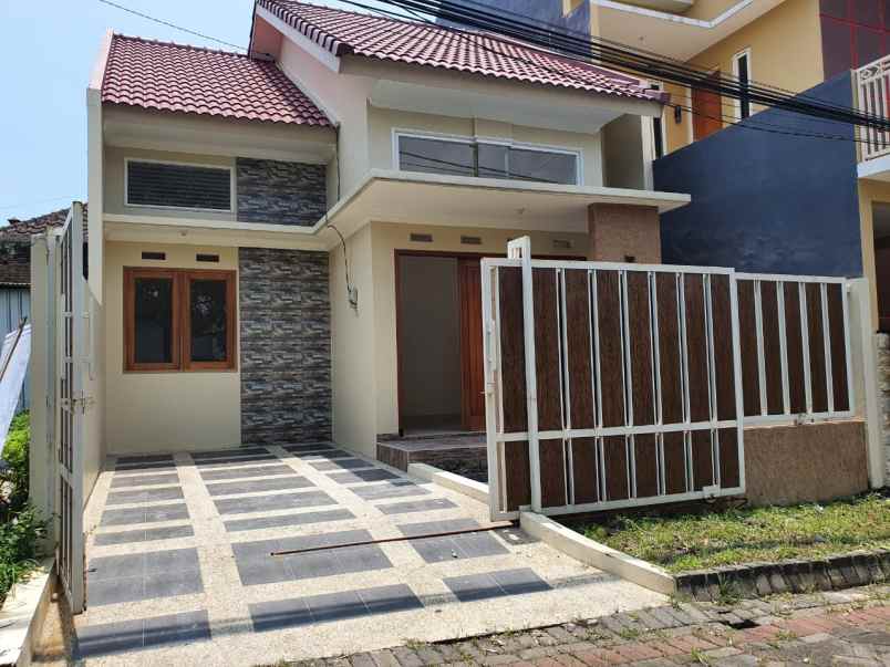 rumah siap huni di tengah kota malang