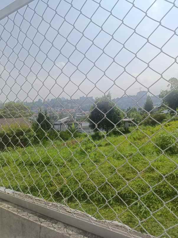 rumah unik konsep industrial di dago hills cimenyan