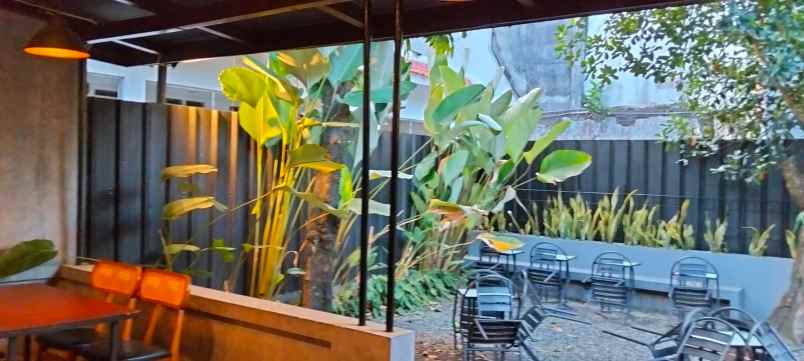 rumah untuk usaha dekat warung buncit