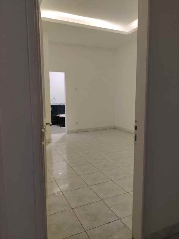 rumah villa permata gading