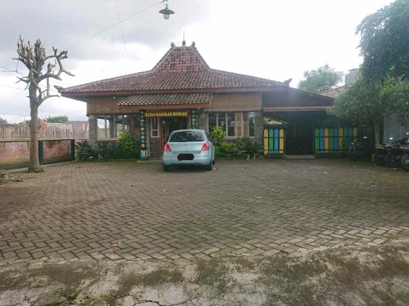 tanah dan resto poros turen malang