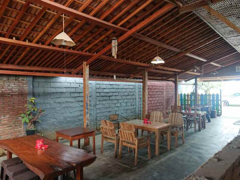 tanah dan resto poros turen malang