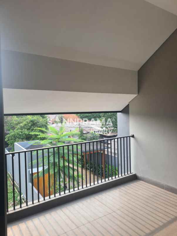 townhouse 3 lantai strategis di pondok labu jak sel