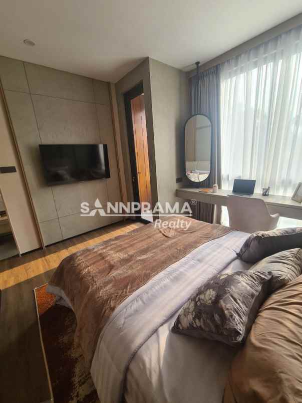 townhouse 3 lantai strategis di pondok labu jak sel