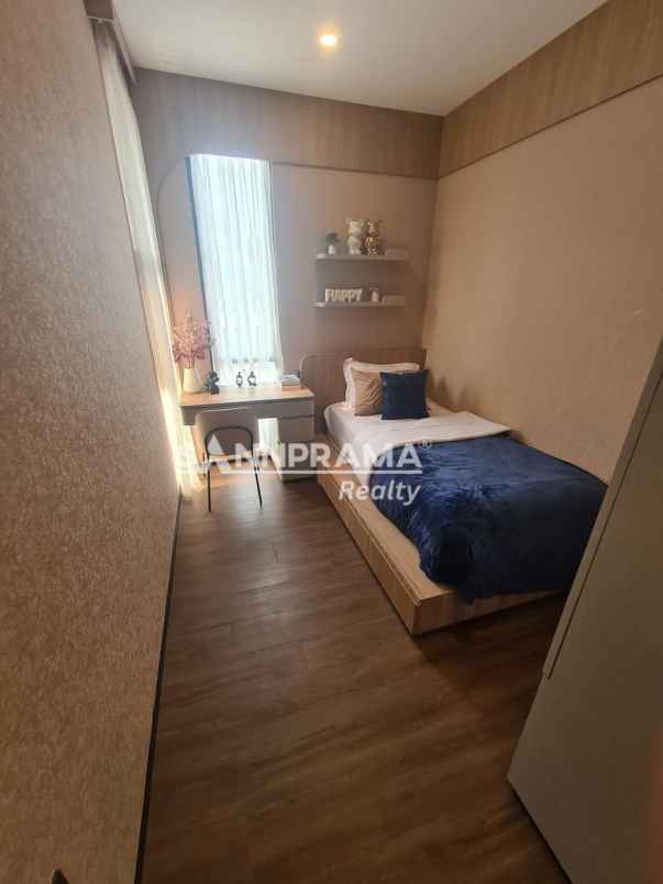 townhouse 3 lantai strategis di pondok labu jak sel