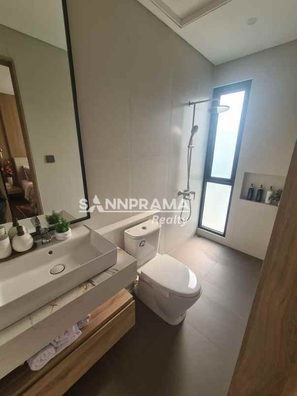 townhouse 3 lantai strategis di pondok labu jak sel