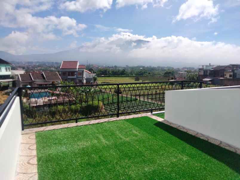 villa baru private pool di kota wisata batu