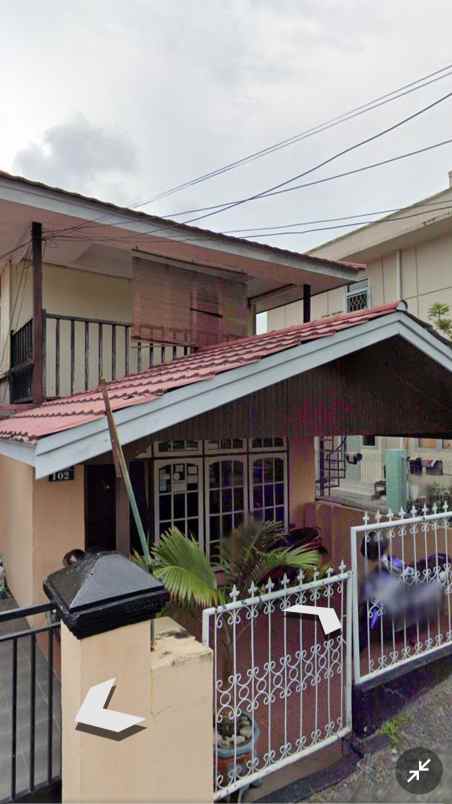 dijual 2 rumah 1 shm