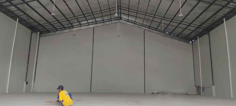 dijual atau disewakan gudang di gatsu krapyak semarang