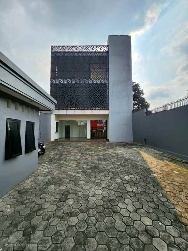 dijual gedung perkantoran lokasi strategis di cilandak