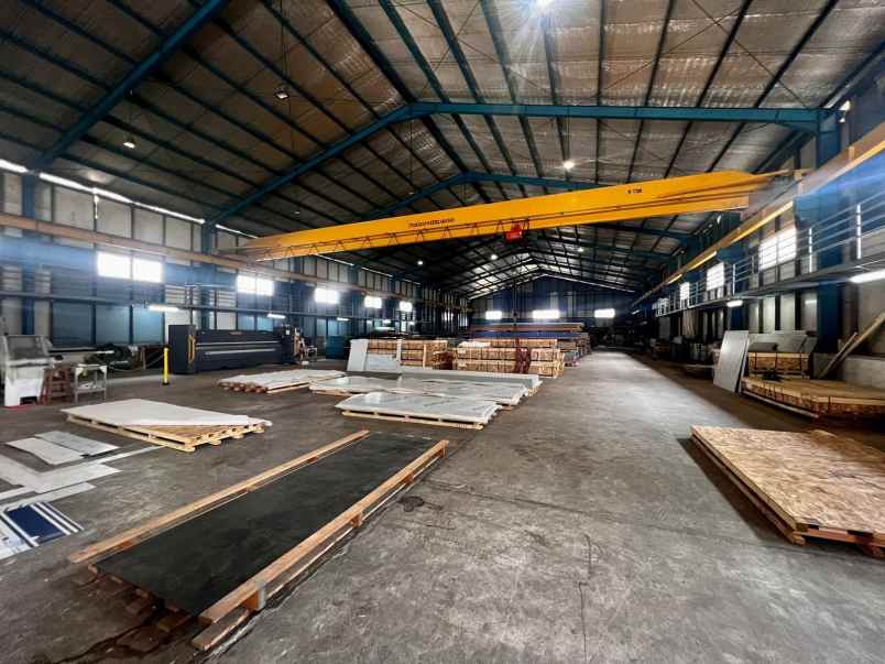 dijual gudang strategis di jl hankam jatimelati bekasi