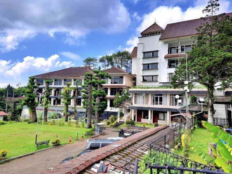 dijual hotel raya puncak cipanas