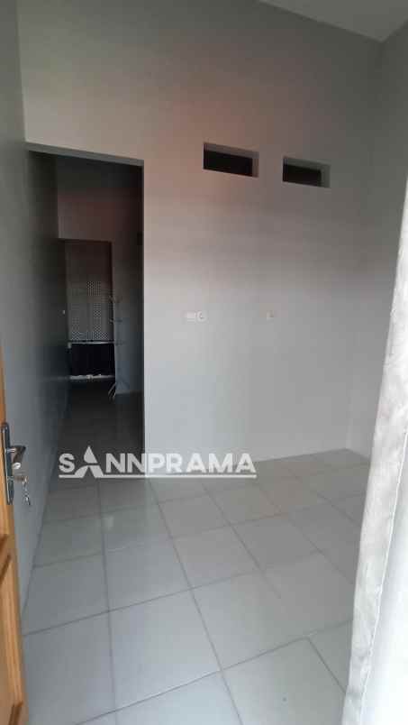 dijual kost mampang dibelakang