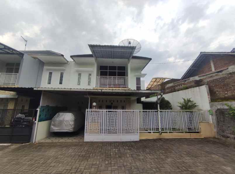 dijual rumah 2 lantai dekat dengan akmil magelang