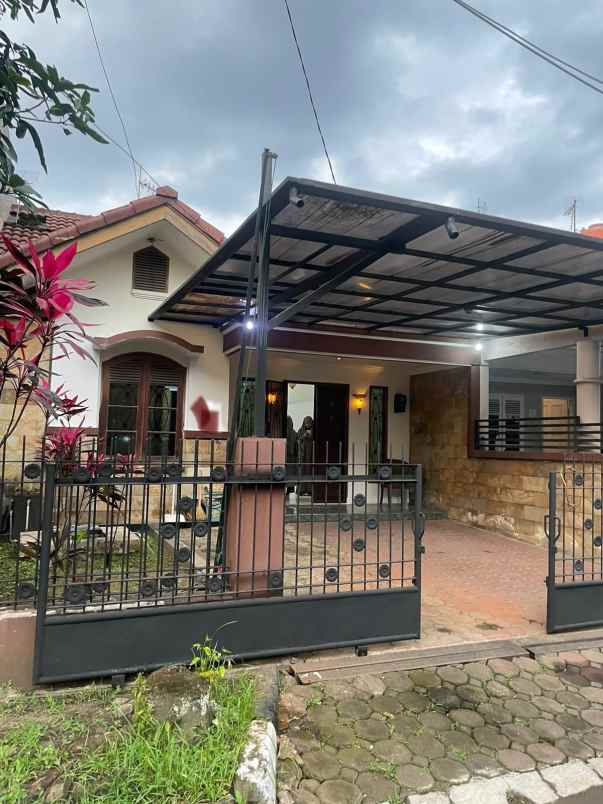 dijual rumah antapani