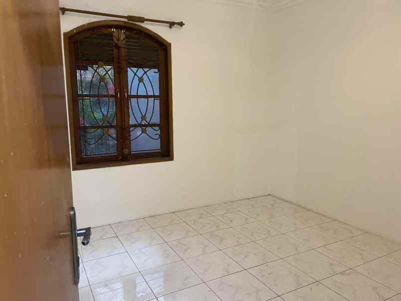 dijual rumah antapani