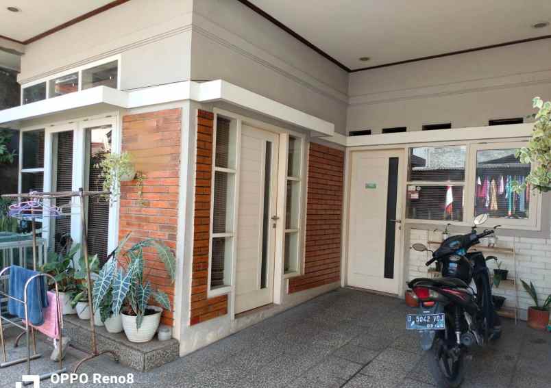 dijual rumah antapani