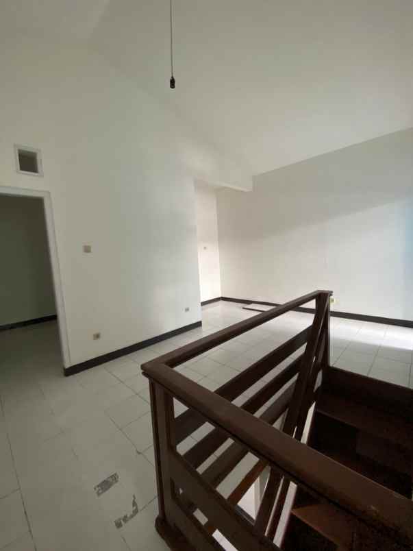 dijual rumah antapani