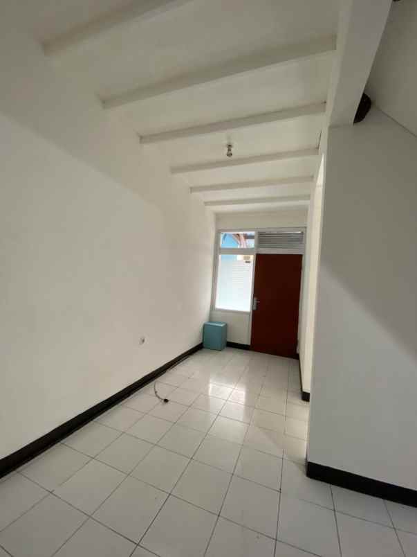 dijual rumah antapani