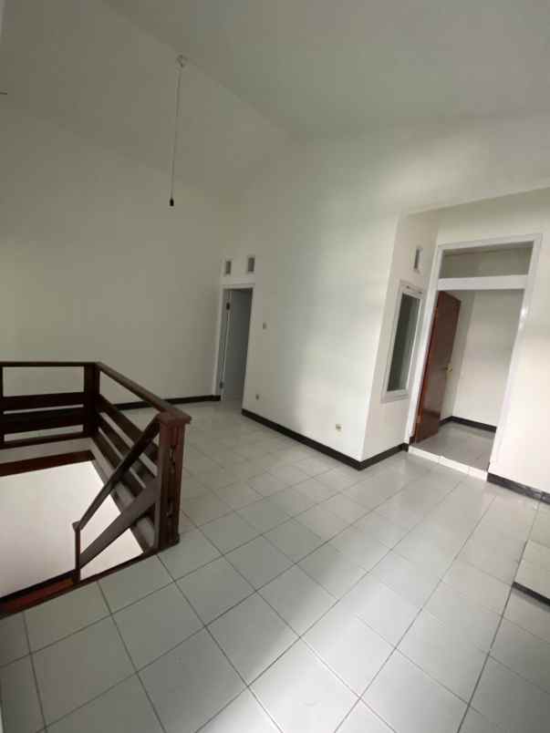 dijual rumah antapani