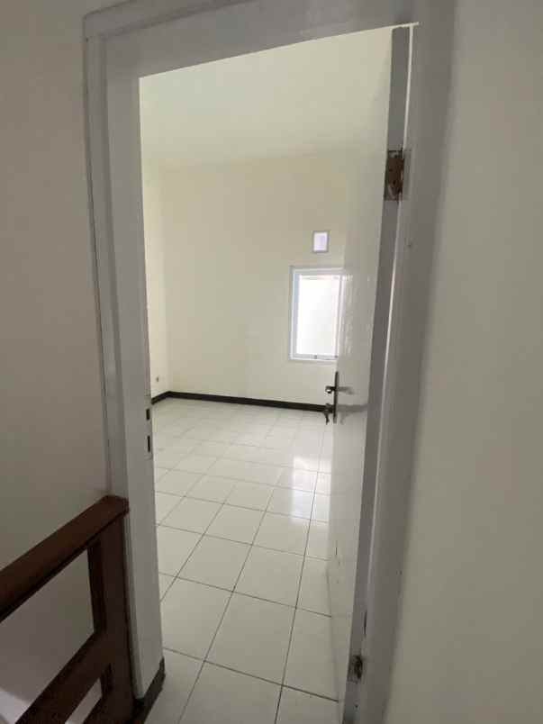 dijual rumah antapani