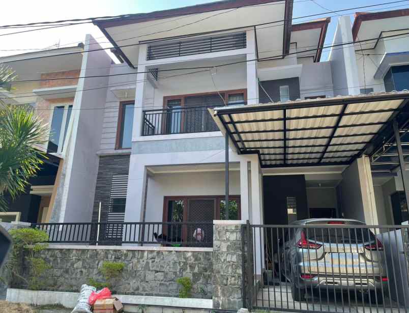 dijual rumah araya