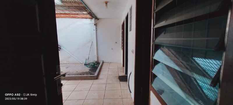 dijual rumah babatan pantai