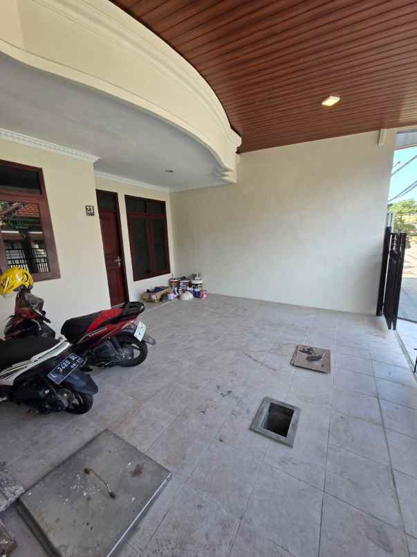 dijual rumah babatan pantai utara