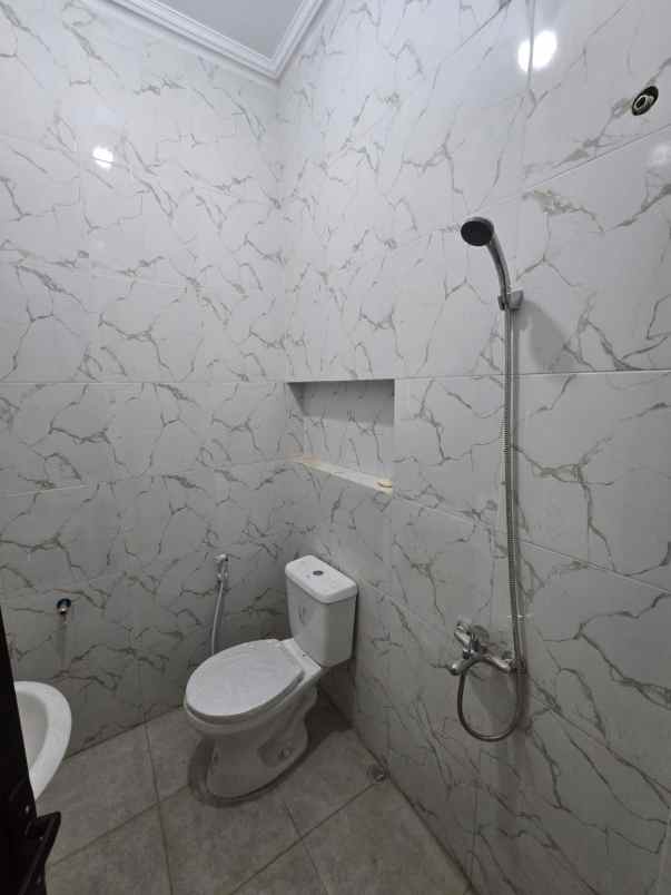 dijual rumah babatan pantai utara