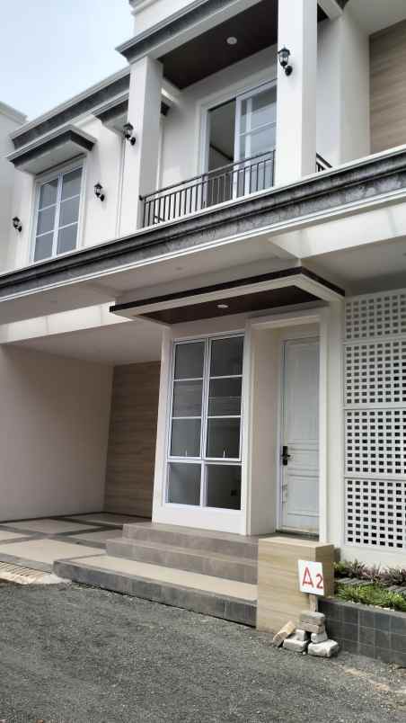 dijual rumah bambu apus