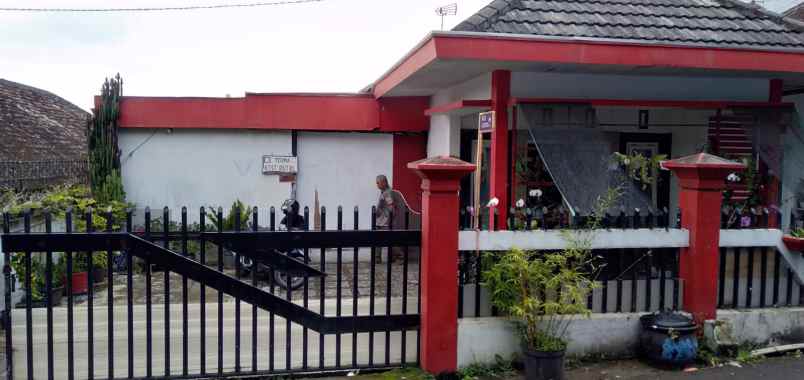 dijual rumah belakang pasar sayur gang