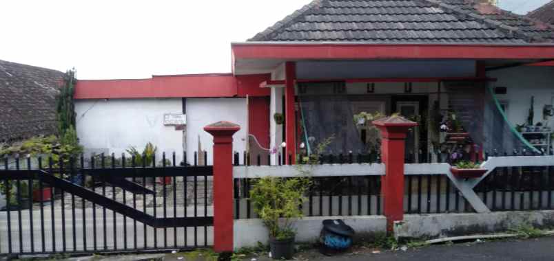 dijual rumah belakang pasar sayur gang