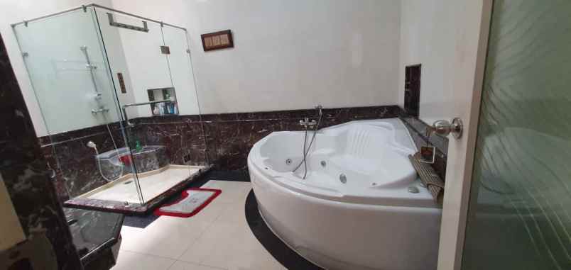 dijual rumah bukit gading mediterania