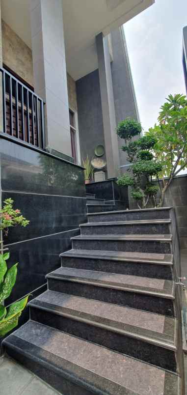 dijual rumah bukit gading mediterania