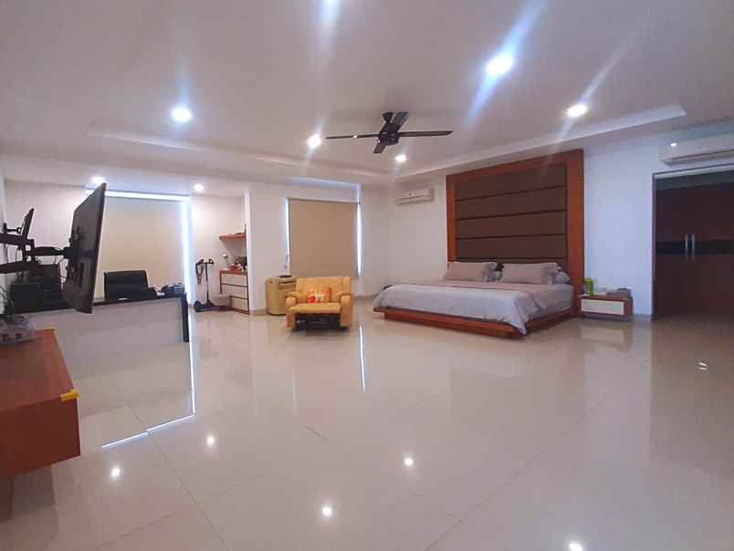 dijual rumah bukit golf mediterania