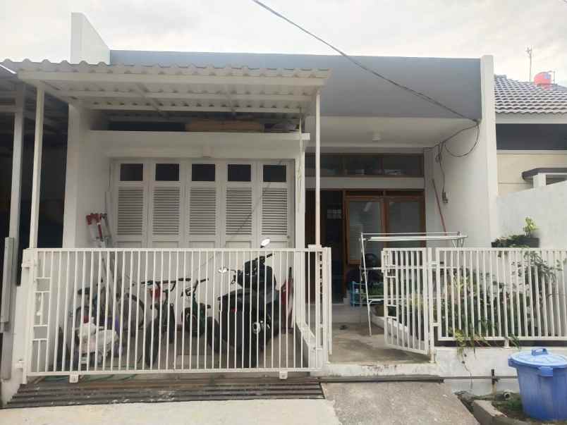 dijual rumah bumi adipura